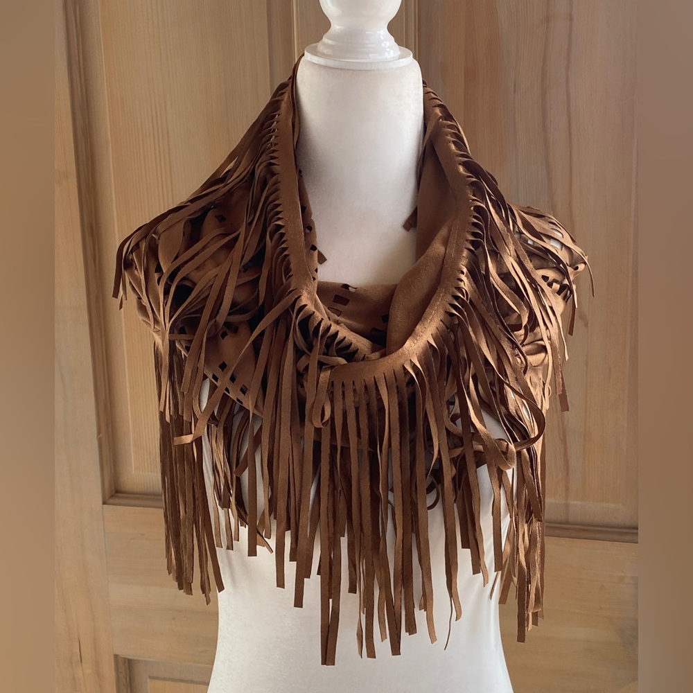 NWT JUSTIN & TAYLOR Infinity Fringe Scarf